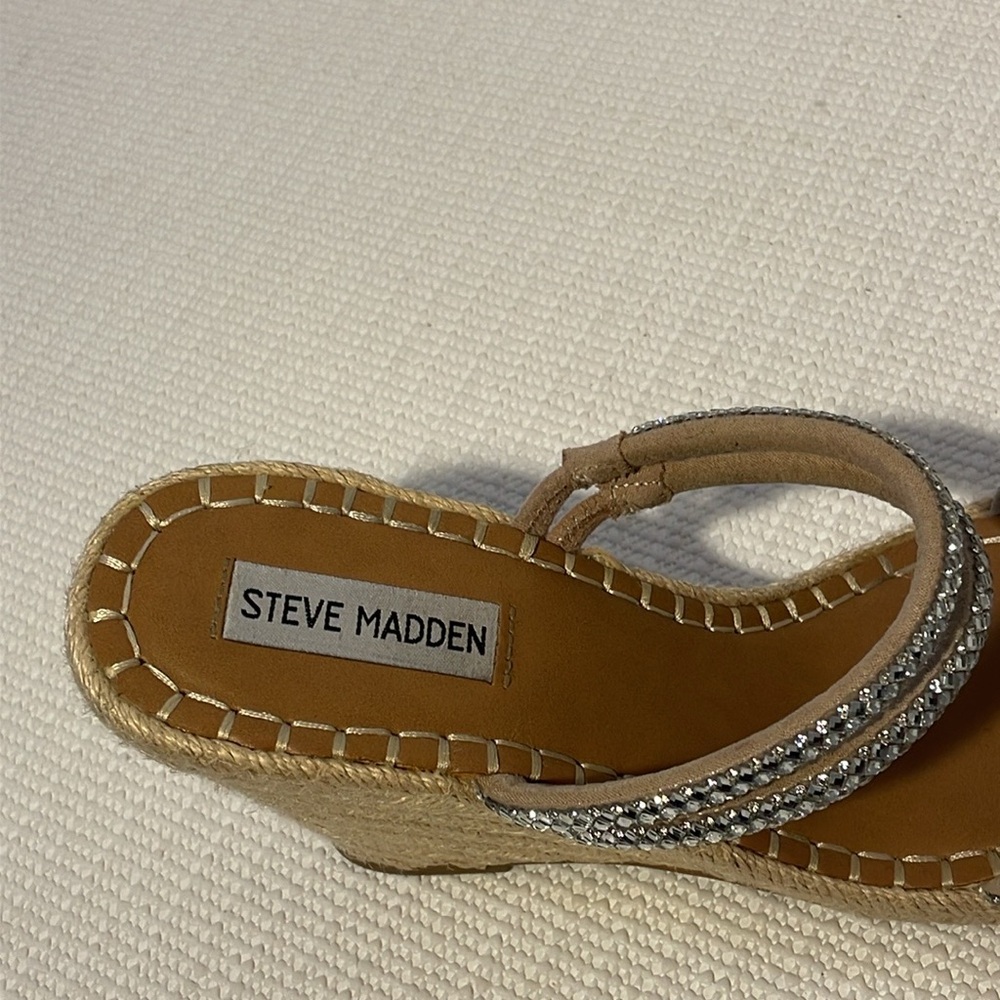 Steve Madden, slip on, double strap, espadrille wedge sandals. Size 8.5 - Picture 9 of 9